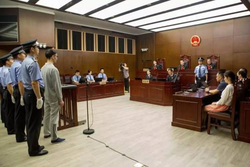 庭审现场。来源：上海一中院官方微博