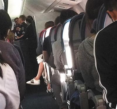 　一名乘客在飞机上涉嫌侵犯机组人员。